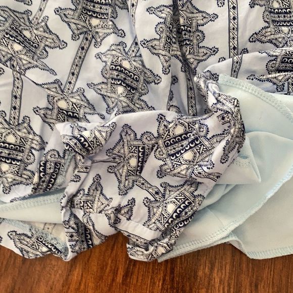 Francesca’s Miami Belted Printed Blue Shorts with Pockets EUC - Picture 6 of 7